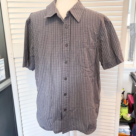 Calvin Klein Mens Shirt - Picture 1 of 11